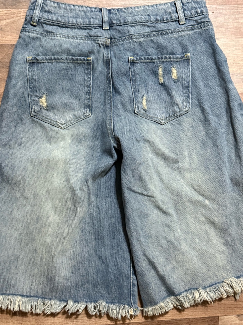 Current Mood Streetwise Maven Distressed Denim Jorts/Shorts Medium Wash•Size M• - Picture 3 of 6